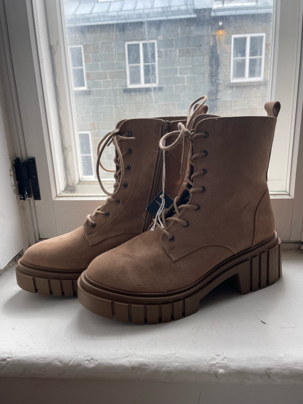 American Eagle | NWT Lace-Up Chunky Sole Boots